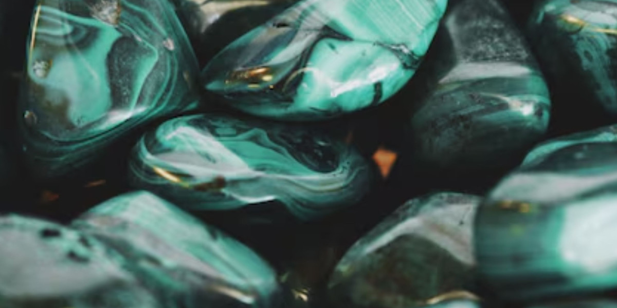 The Beauty of Malachite: A Guide to Its Symbolism and Uses